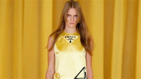 abiti prada giallo fluo|Moda Estate 2021: i migliori outfit per indossare il giallo.